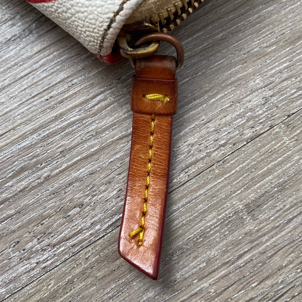 Red Dooney & Bourke Chevron Large Zip Around Wallet - Picture 5 of 7